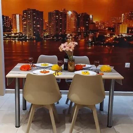 Elena's House Апартаменти *